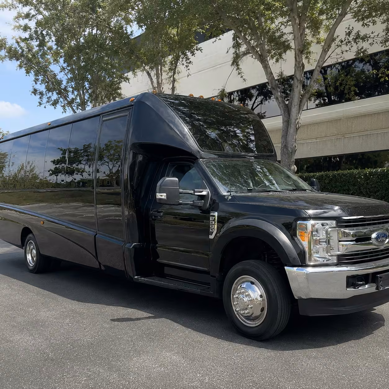 15 passenger party bus